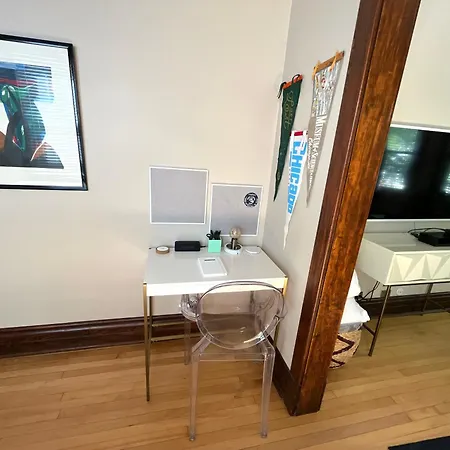 2Br 1Ba Irving Park Updated Vintage Top Unit 2-Flat