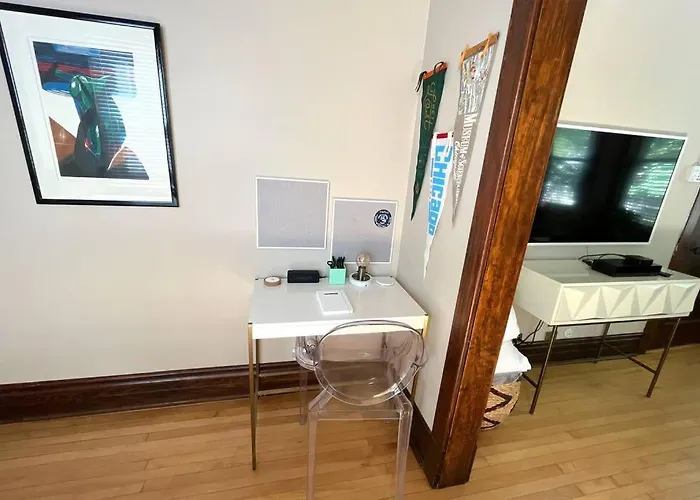 Irving Park Updated Vintage Unit 2-flat Apartment *