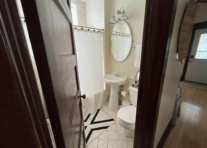 Irving Park Updated Vintage Unit 2-flat *