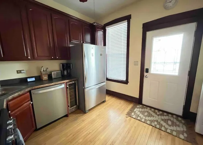 Apartment Irving Park Updated Vintage Unit 2-flat *