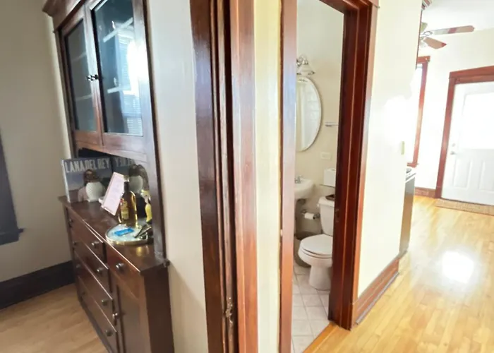 Apartment Irving Park Updated Vintage Unit 2-flat Chicago